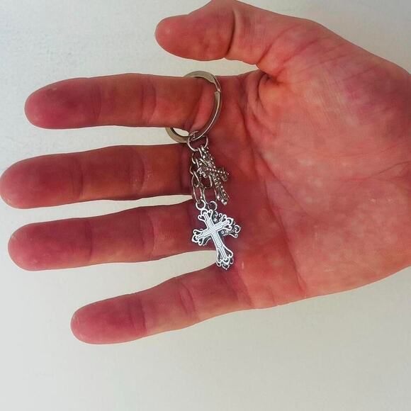 Y2k 2000s vintage style silver cross key chain - Picture 3 of 7